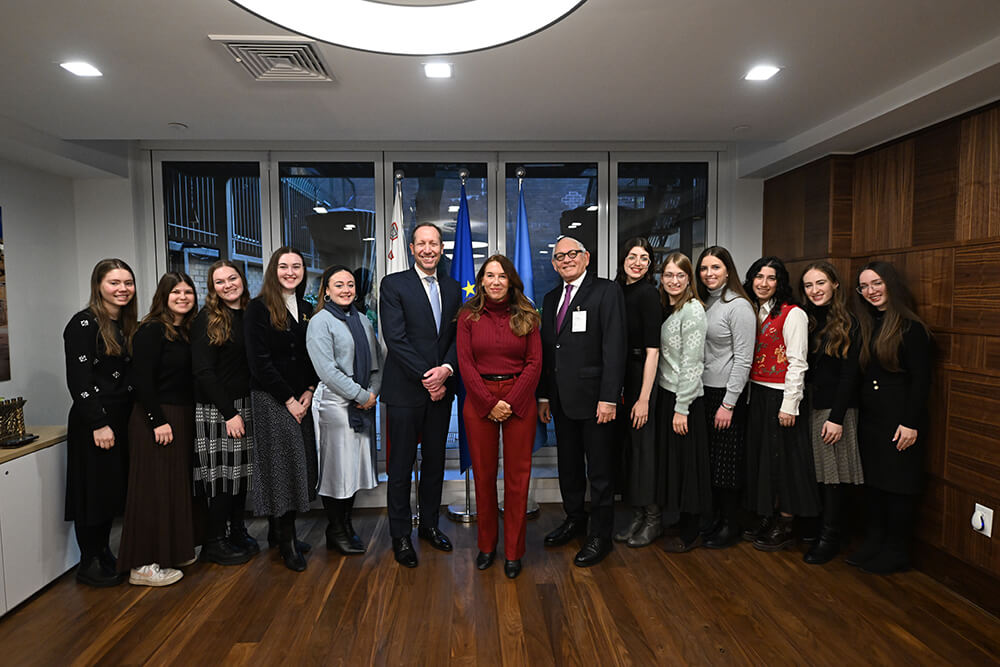 Daniel Friedman at UN with female students and ambassador of Malta