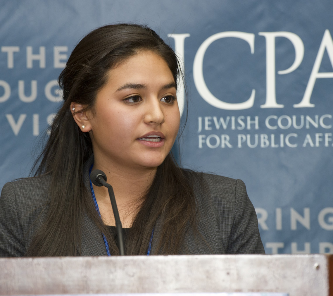 Hanah Brasch (LCW) speaks at the JCPA Chair\'s Dinner, March 2013